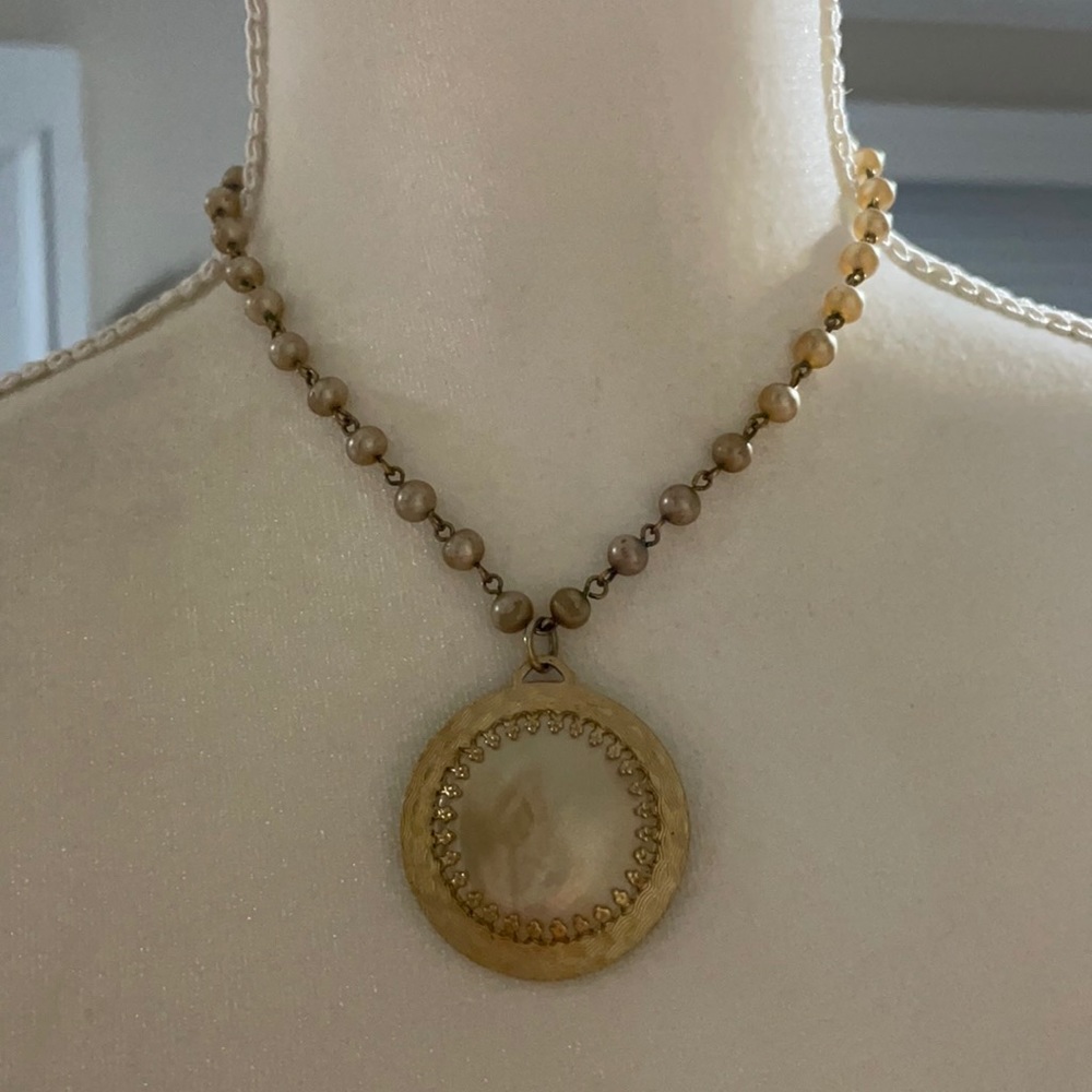 Vintage Necklace Glassy 9 Inch Tan And Gold